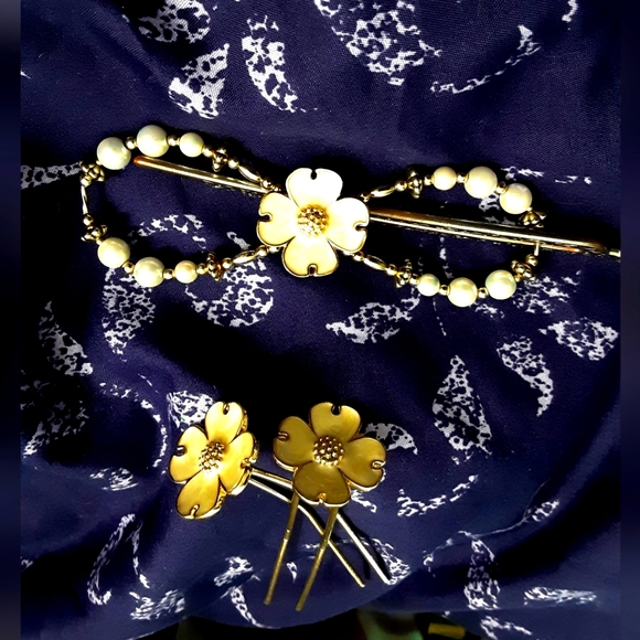 Lilla Rose Accessories - XL White and Gold Lilla Rose hair clip & 2 Upins as a set